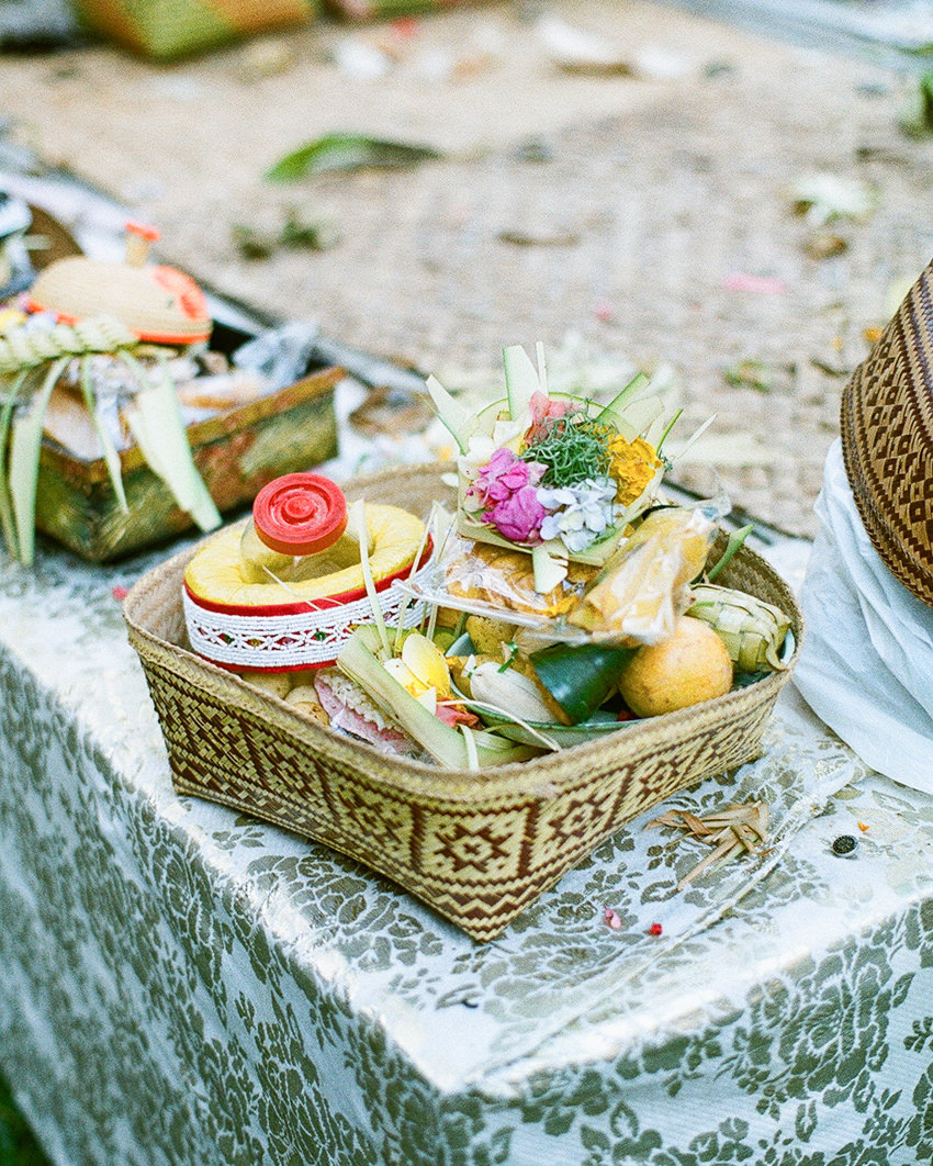 The "banten" or offering in English