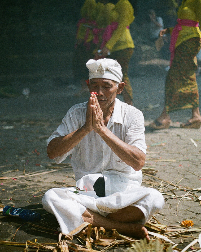 A man praying in the temple